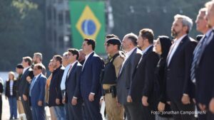 Investimento de R$ 63 milhões: Ratinho Junior entrega 431 motos e viaturas para a PMPR