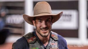 Andrei Scoparo dá show na Festa do Peão de Americana e conquista a maior nota (Vídeo)