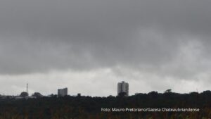 Nova frente fria trará chuva e queda das temperaturas ao Paraná
