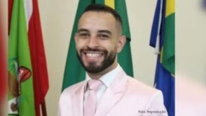 Vice-prefeito é indiciado por furar com prego pneu de carro usado pela prefeita em SC