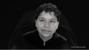 Adolescente morre após ser atingido por trave no durante jogo de bola