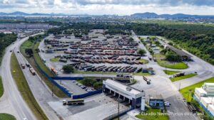 Porto de Paranaguá registra movimento histórico de mais de 2,5 mil caminhões em 24 horas