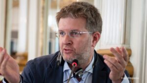 Eurodeputado diz que UE pode usar ‘Magnitsky europeia’ contra Alexandre de Moraes