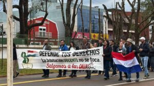 Greve em massa mobiliza sindicatos, professores e diretores em todo o Paraguai