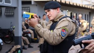 Polícia Militar do Paraná começa a utilizar Tasers em operações nas ruas