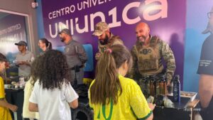 Polícia Penal do Paraná aproxima crianças da segurança pública ao participar de exposição escolar em Cascavel