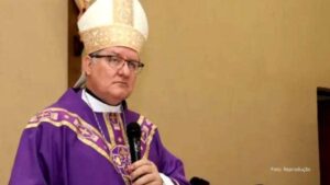 Enquanto alguns se omitem: Bispo ora para que o comunismo não chegue ao Brasil (Vídeo)