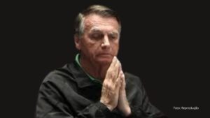 Após passar mal, Bolsonaro é levado às pressas para hospital