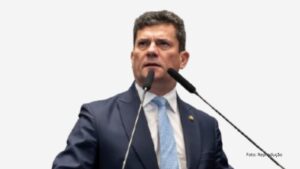 Moro critica policiamento na área externa da casa de Bolsonaro (Vídeo)