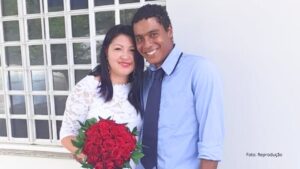 Marido mata a esposa a facadas no Paraná e fica com ela nos braços até a chegada da polícia