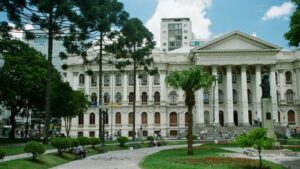 Agressões em UFPR de Curitiba revelam o que muitos não sabem: O dinheiro da população é usado para financiar “Zumbis” e “lavagem cerebral” (Vídeos) 