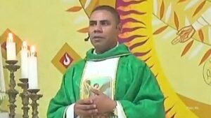 Padre é indiciado por crimes sexuais contra 10 vítimas; penas podem ultrapassar 150 anos