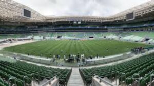 Estudantes paraguaios são obrigados a vestir camiseta da seleção ao avesso para visitar o estádio do Palmeiras (Vídeo)