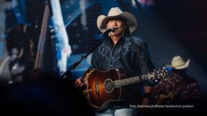 Alan Jackson anuncia último show em meio à batalha contra doença rara