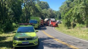 PR-182 no Sudoeste está interditada novamente para continuar retirada de caminhão