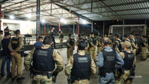 Polícias do Paraná cumprem 109 mandados em cinco estados contra organização criminosa