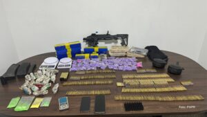 PMPR apreende drogas, munições e carregadores de fuzil em residência