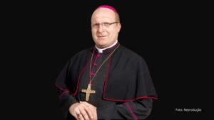 Lobo em pele de cordeiro? Arcebispo de Curitiba proíbe cristãos de realizar vigília pela saúde de Bolsonaro (Vídeo)