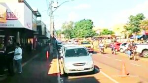 Curto-circuito em medidor de energia no centro da cidade assusta a população e movimenta a ‘Brigada’ (Vídeo)