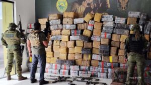 PMPR e PF apreendem 3,5 toneladas de maconha e quatro fuzis em Icaraíma