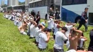 Torcida do Santos arma emboscada em Santa Catarina e acaba se dando mal (Vídeo)