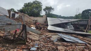 Possível tornado causa destruição no Rio Grande do Sul