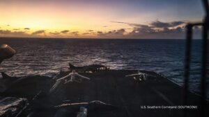 EUA afundam mais um navio de narcoterroristas durante operação (Vídeo)