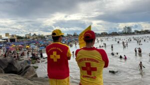 Bombeiros do Paraná divulgam perfil de vítimas de afogamento para alertar banhistas no litoral