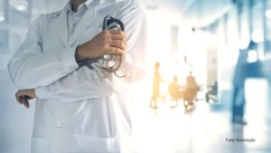 Conselho Federal de Medicina ergue a voz no caso Bolsonaro, mas Moraes aciona a PF