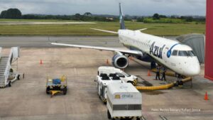 Rafael Greca perde compromisso de Estado com o Papa Leão XlV e expõe o descaso de empresa aérea