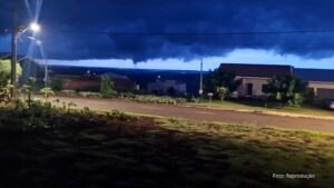Após classificação de tornado em Mercedes, temporais dão trégua no Paraná no fim de semana