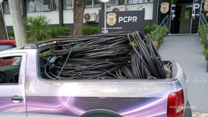 PCPR prende homem por receptação e localiza 1 tonelada de cabos de telefonia