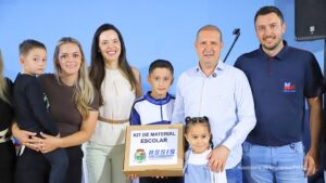 Ano letivo começa com investimento milionário, entrega de kits de material e obra em Assis Chateaubriand