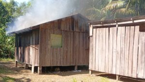 Operação ambiental da PMPR no Superagui destrói estruturas ilegais na APA de Guaraqueçaba