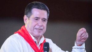 Horácio Cartes é internado às pressas e está entubado em um hospital em Assunção (Vídeo)