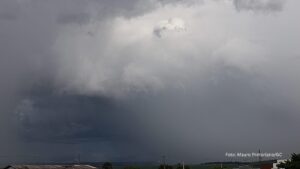 Chuva no final da tarde de domingo traz clima ameno e alegra produtores rurais de Jesuítas, no PR (Vídeo)