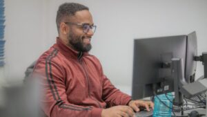 Parceria do Estado com a Google oferta 10 mil vagas para capacitação na área de tecnologia