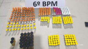 PMPR apreende mais de 300 ampolas irregulares e prende homem em ônibus no Oeste do PR