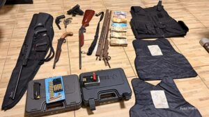 PMPR apreende seis armas e R$ 46 mil em residência no Vale do Ivaí