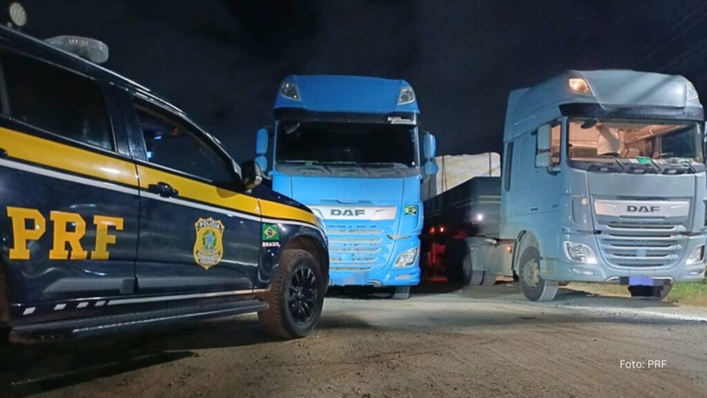Dois caminhões com a mesma placa são flagrados pela PRF em João Neiva (Vídeo)