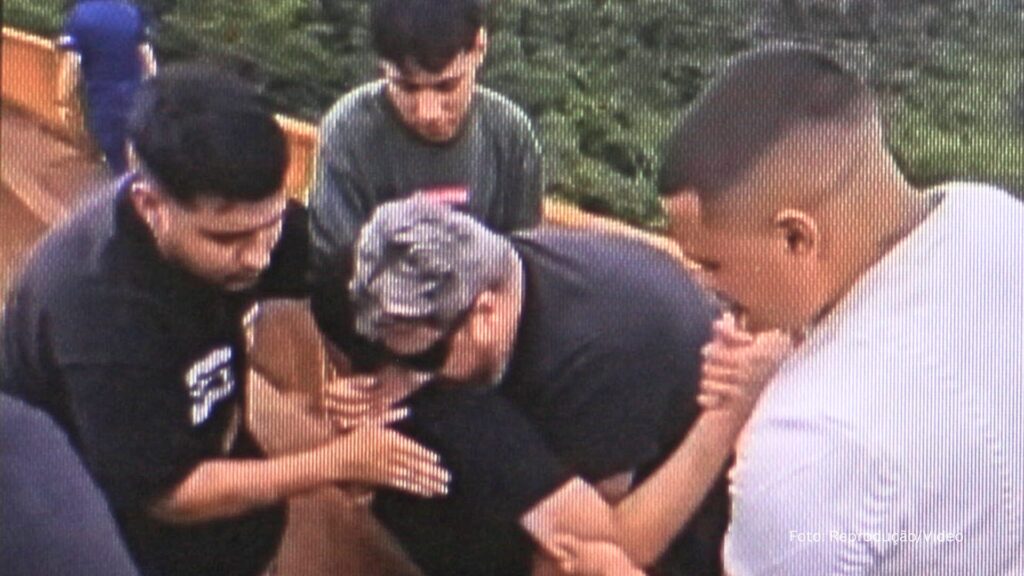 Jovem prestes a atentar contra a própria vida é salvo pelo pai, no Paraguai (Vídeo)