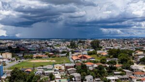 Até quarta-feira deve chover em várias regiões do Paraná, prevê Simepar