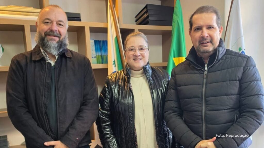 Prefeita de Roncador, Dra. Marília, visita presidente Marcel Micheletto na AMP