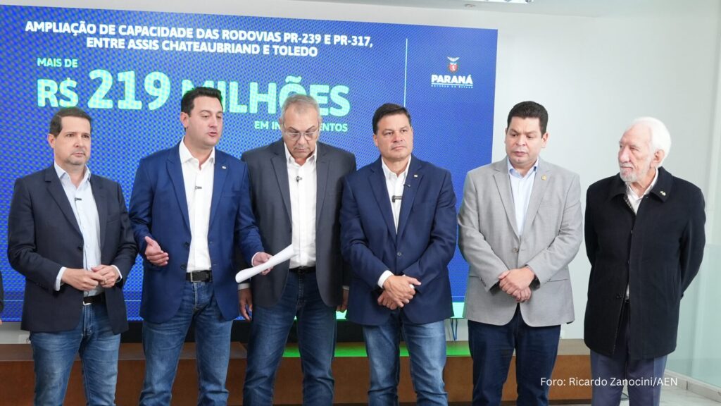 Ratinho Junior confirma quase R$ 890 milhões para obras e investimentos em 12 municípios