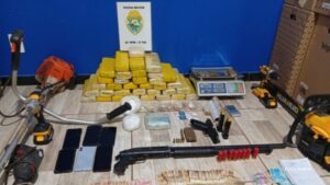 PMPR prende três pessoas por tráfico de drogas em Santa Maria do Oeste