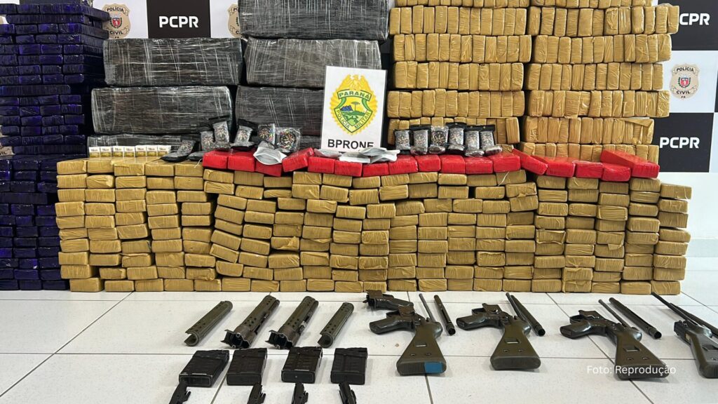 Armas de guerra e mais de 660 kg de entorpecentes: Ação da PMPR desmonta logística criminosa na RMC