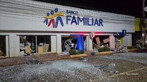 Bandidos fortemente armados explodem 4 instituições financeiras no Paraguai (Vídeo)