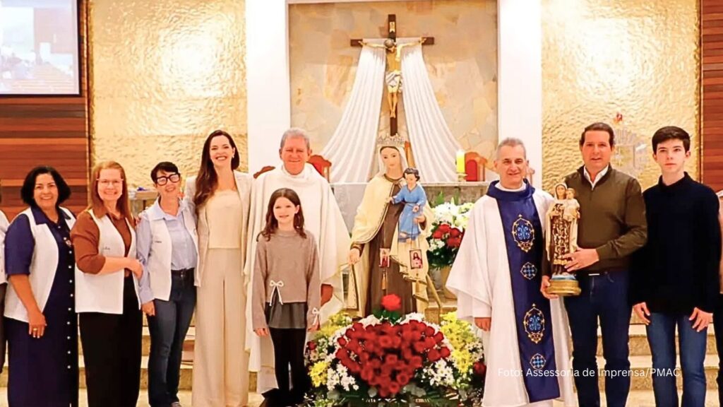 Marcel e Franciane participam de celebração em homenagem à padroeira Nossa Senhora do Carmo