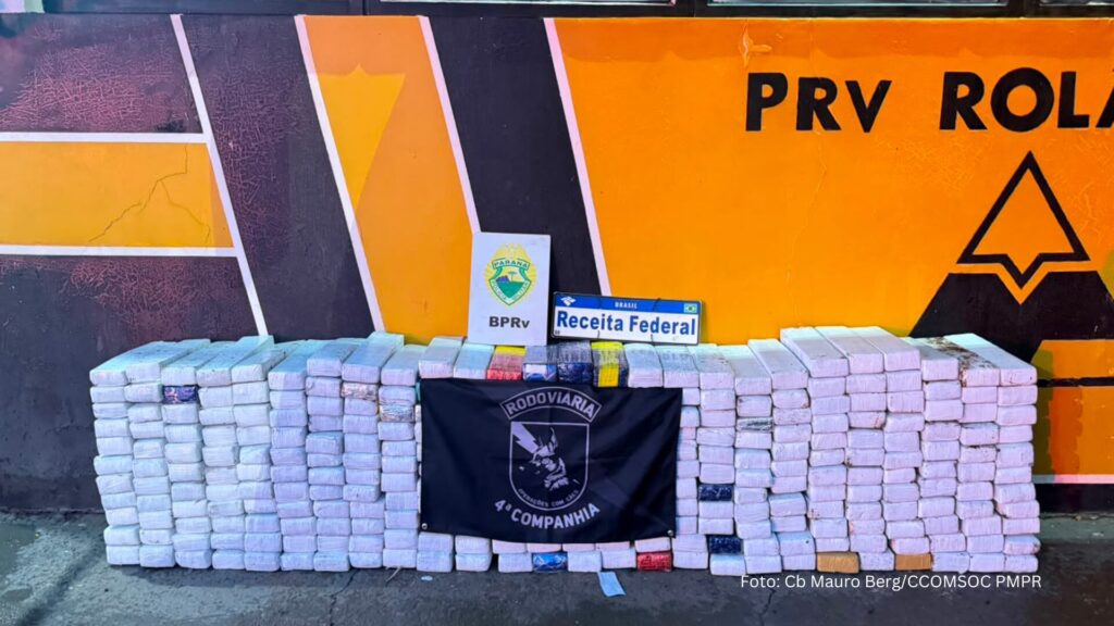 PMPR apreende 340 quilos de maconha, medicamentos e eletrônicos em ônibus na PR-444