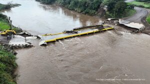 Símbolo de união: ‘Ponte da Felizcidade’ é interditada preventivamente no RS (Vídeo)
